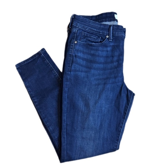 DENIZEN FROM LEVI’S MID-RISE SKINNY JEANS - Picture 2 of 2